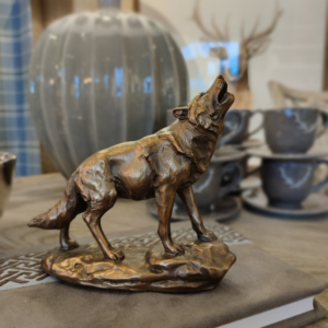 Chehoma - Howling Wolf in Resin