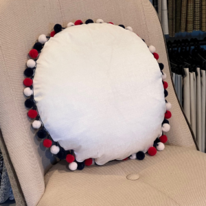 Riis - Rundt pute med trim - RødtHvittBlått